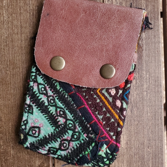 🆕️ Free People Boho Embroidered Banjara Wallet - Picture 4 of 9